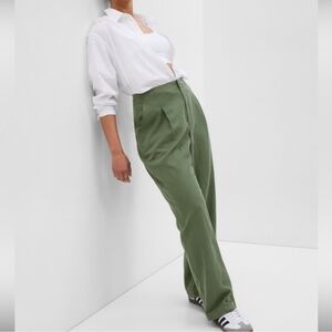 Gap Women's Green High-Waisted Pants Trouser